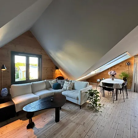 Cozy Corner Apartment *